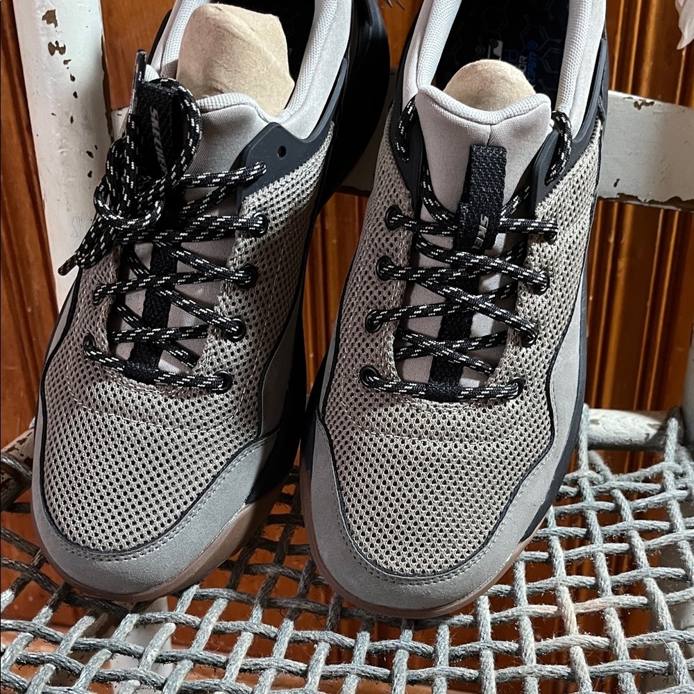 Skechers Men's Gray and Black Streetwear Sneakers
